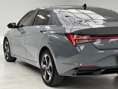 2022 Hyundai Elantra 1.5L CVT LUX Premium — фото 18