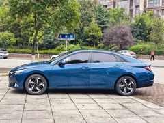 2022 Hyundai Elantra 1.5L CVT LUX Premium, синий — фото 3