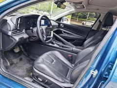 2022 Hyundai Elantra 1.5L CVT LUX Premium, синий — фото 4