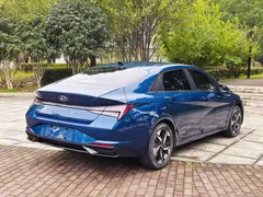 2022 Hyundai Elantra 1.5L CVT LUX Premium, синий — фото 8
