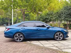 2022 Hyundai Elantra 1.5L CVT LUX Premium, синий — фото 9
