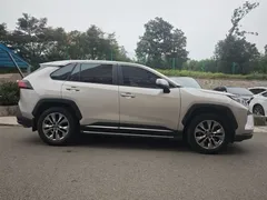 2022 Toyota Wildlander 2.0L CVT 4WD Luxury Plus — фото 2