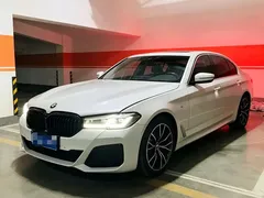 2021 BMW 5 Series 530Li Premium M Sport Package, белый — фото 1