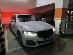 2021 BMW 5 Series 530Li Premium M Sport Package, белый — фото 2