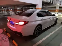 2021 BMW 5 Series 530Li Premium M Sport Package, белый — фото 3