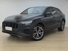 2022 Audi Q8 55 TFSI Luxury Dynamic, чёрный — фото 1