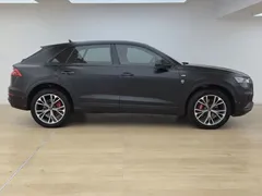 2022 Audi Q8 55 TFSI Luxury Dynamic, чёрный — фото 3