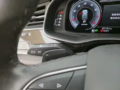 2022 Audi Q8 55 TFSI Luxury Dynamic, чёрный — фото 12