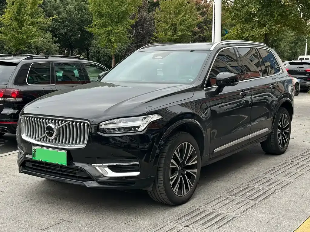 2023 Volvo XC90 T8 Recharge PHEV Premium Luxury 7-seat