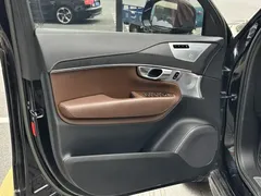 2023 Volvo XC90 T8 Recharge PHEV Premium Luxury 7-seat, чёрный — фото 5