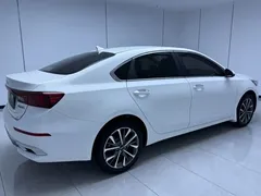 2021 Kia Cerato 1.5L CVT Fashion, белый — фото 4