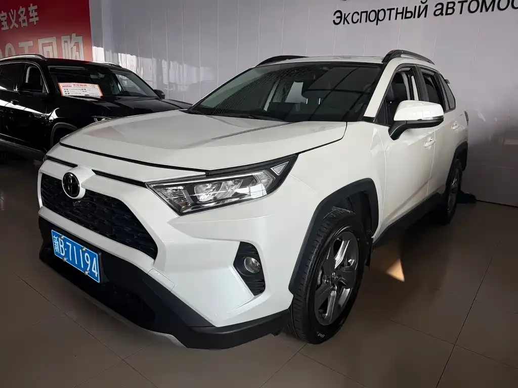 2022 Toyota RAV4 2.0L CVT 4WD Fashion Plus