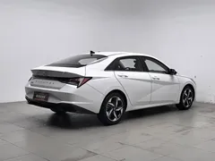 2021 Hyundai Elantra 1.5L CVT LUX Premium, белый — фото 2