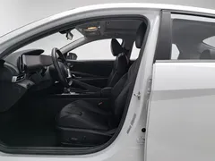 2021 Hyundai Elantra 1.5L CVT LUX Premium, белый — фото 10