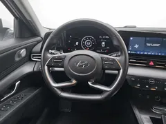 2021 Hyundai Elantra 1.5L CVT LUX Premium, белый — фото 11