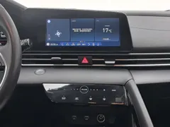 2021 Hyundai Elantra 1.5L CVT LUX Premium, белый — фото 12