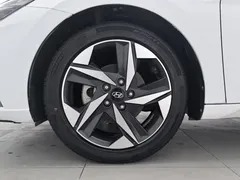 2021 Hyundai Elantra 1.5L CVT LUX Premium, белый — фото 17