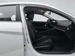 2021 Hyundai Elantra 1.5L CVT LUX Premium, белый — фото 23