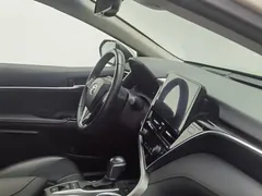 2021 Toyota Camry 2.5G Luxury — фото 22