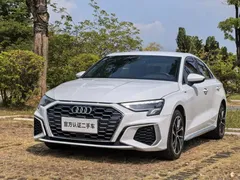 2022 Audi A3L Limousine 35 TFSI Sport, белый — фото 1