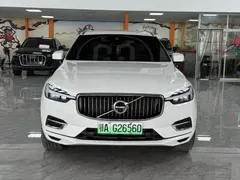 2021 Volvo XC60 T8 PHEV Luxury, белый — фото 2