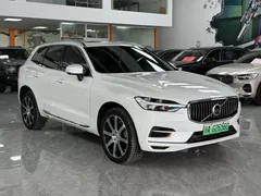 2021 Volvo XC60 T8 PHEV Luxury, белый — фото 3