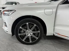 2021 Volvo XC60 T8 PHEV Luxury, белый — фото 4