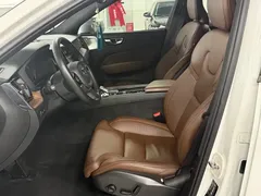 2021 Volvo XC60 T8 PHEV Luxury, белый — фото 7