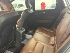 2021 Volvo XC60 T8 PHEV Luxury, белый — фото 8