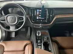 2021 Volvo XC60 T8 PHEV Luxury, белый — фото 9