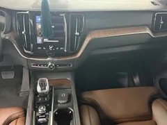 2021 Volvo XC60 T8 PHEV Luxury, белый — фото 11