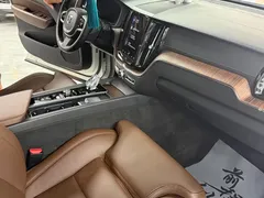 2021 Volvo XC60 T8 PHEV Luxury, белый — фото 14