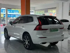 2021 Volvo XC60 T8 PHEV Luxury, белый — фото 17
