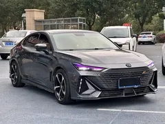 2023 Changan UNI-V 1.5T Premium — фото 3