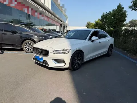 2023 Volvo S60 B4 Luxury