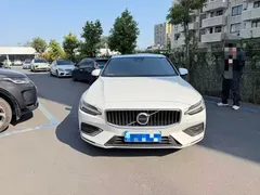 2023 Volvo S60 B4 Luxury, белый — фото 2