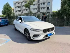 2023 Volvo S60 B4 Luxury, белый — фото 3