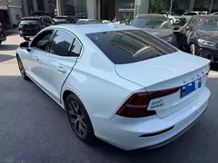2023 Volvo S60 B4 Luxury, белый — фото 9