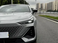 2022 Changan UNI-V 1.5T — фото 4
