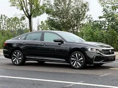 2022 Volkswagen Passat 330TSI Luxury, чёрный — фото 3