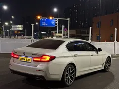 2022 BMW 5 Series 530Li Premium Luxury Package, белый — фото 3