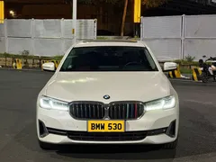 2022 BMW 5 Series 530Li Premium Luxury Package, белый — фото 4