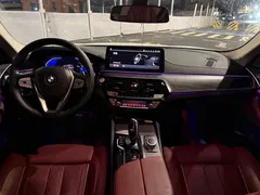 2022 BMW 5 Series 530Li Premium Luxury Package, белый — фото 6