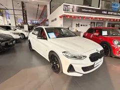 2021 BMW 1 Series 125i M Sport Night Edition, белый — фото 3