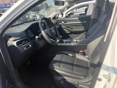 2023 Geely Emgrand 4th Gen Champion 1.5L CVT Premium, белый — фото 5