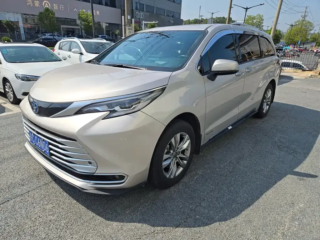 2021 Toyota Sienna 2.5L Hybrid Platinum