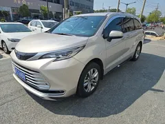 2021 Toyota Sienna 2.5L Hybrid Platinum — фото 1