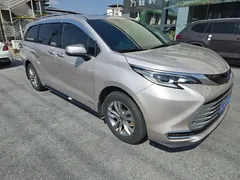 2021 Toyota Sienna 2.5L Hybrid Platinum — фото 2