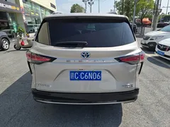 2021 Toyota Sienna 2.5L Hybrid Platinum — фото 4
