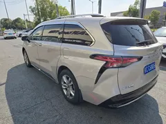 2021 Toyota Sienna 2.5L Hybrid Platinum — фото 5